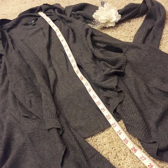 * free with any bundle* VERA WANG cardigan - Picture 5 of 5